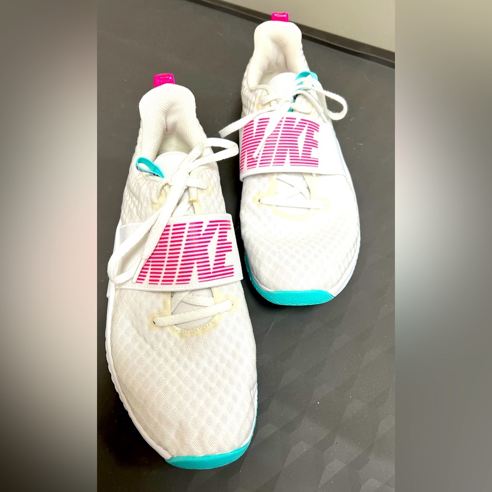 Women’s Nike trainers size 10.